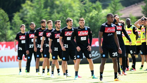 Napoli, a Dimaro cori per Higuain