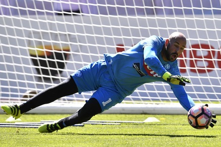 Napoli, Reina lascia Dimaro: proseguirà le terapie in Spagna