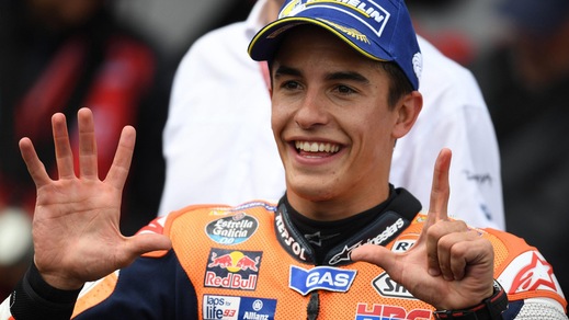 MotoGp, Marquez in vacanza canta a squarciagola