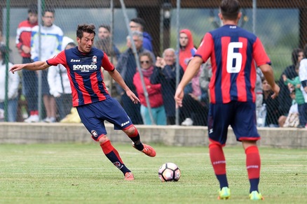 Serie A: il Crotone vince 20-0 in amichevole contro il Real Fondo Gesù