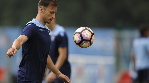 Calciomercato Lazio, Radu: «Vorrei ridare la fascia da capitano a Biglia o Candreva»