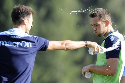 Serie A Lazio, scherzi e gavettoni nel ritiro di Auronzo