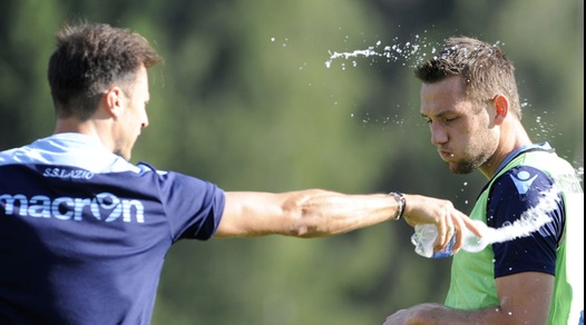 Serie A Lazio, scherzi e gavettoni nel ritiro di Auronzo