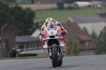 MotoGp, le Ducati volano nei test in Austria