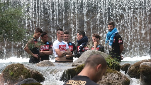 Serie A Napoli, Callejon, Jorginho e Hysaj nel fiume ghiacciato