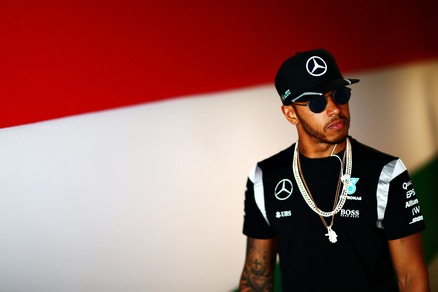 F1 Mercedes, Hamilton critica i cordoli dell'Hungaroring