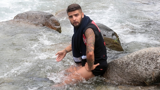 Napoli, riposo nel fiume per Insigne dopo il duro lavoro