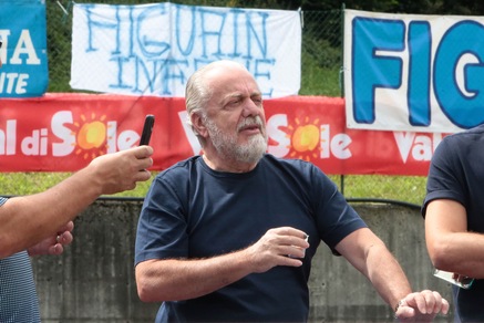 Napoli, un caffè per De Laurentiis