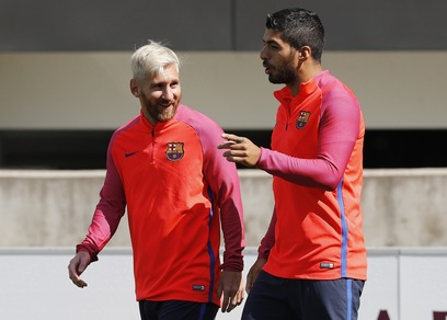 Barcellona, Messi se la ride in ritiro con il nuovo look