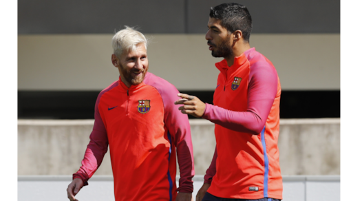 Barcellona, Messi se la ride in ritiro con il nuovo look