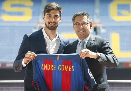 Barcellona, ecco André Gomes: in posa con Bartomeu