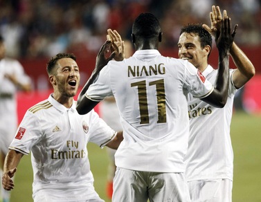 Il Milan vince ai rigori contro il Bayern di Ancelotti