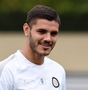 Calciomercato Napoli, Milik sbarca oggi, rilancio per Icardi, Tolisso dice no