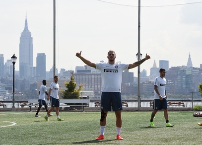 Calciomercato Inter, «Santon al West Ham in prestito con riscatto»