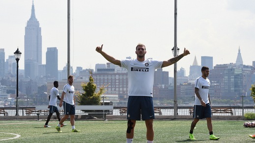 Calciomercato Inter, «Santon al West Ham in prestito con riscatto»