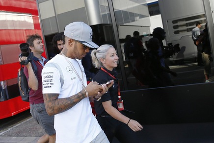 F1: nessuna penalità per Hamilton, multa alla Mercedes