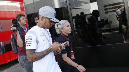 F1: nessuna penalità per Hamilton, multa alla Mercedes