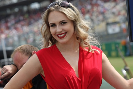 F1, Gp Germania: le sexy"grid girl" in pista ad Hockenheim