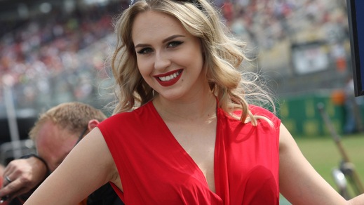 F1, Gp Germania: le sexy"grid girl" in pista ad Hockenheim