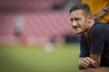 Roma, la stima infinita di Gerrard: «Totti, sei il re di Roma»