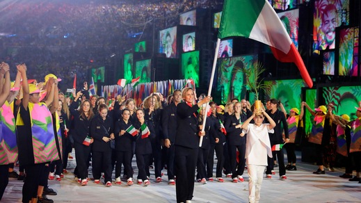 Olimpiadi, Rio 2016: l'Italia sfila con la Pellegrini portabandiera
