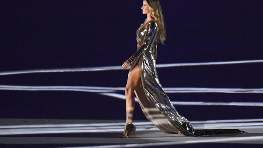 Gisele Bundchen sfila per Rio 2016