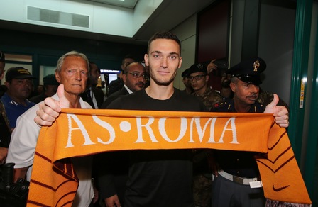 Vermaelen, finalmente Roma: visite mediche e firma. Foto e Video