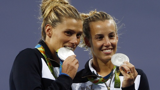 L'appello di Tania Cagnotto per il passaporto ematico