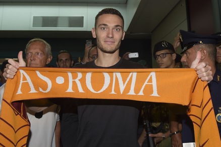 Roma, ufficiale Vermaelen: avrà il numero 15 di Pjanic