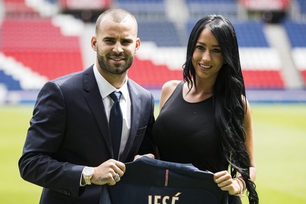 Psg, Jesé si presenta con la fidanzata