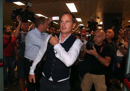 Inter, De Boer arriva a Milano mentre la squadra si allena