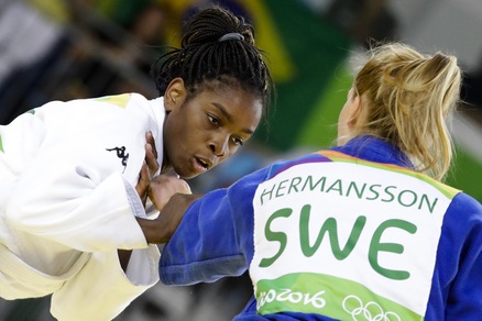 Edwige Gwend in lacrime: «Mi hanno rubato un sogno»