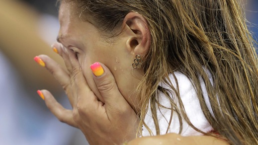 Nuoto, fischiata e insultata: il triste argento della russa Efimova