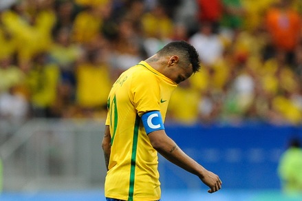 Brasile: Zico, bordate a Neymar. «Non è degno di essere il capitano»