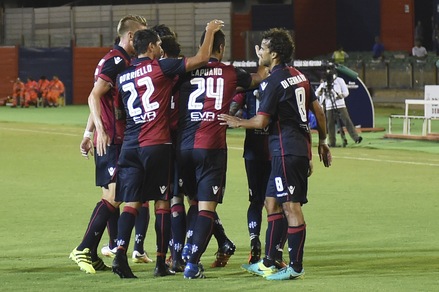 Cagliari-Amburgo 1-1: Farias e Hunt a segno dal dischetto