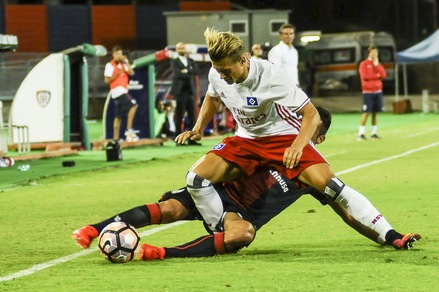 Calciomercato Cagliari, Isla si presenta: «Qui per la salvezza»