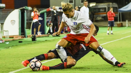 Calciomercato Cagliari, Isla si presenta: «Qui per la salvezza»