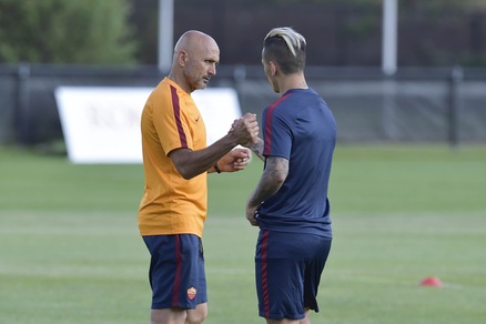 Roma, Spalletti: «Paredes rimane, ma può servire per far mercato»