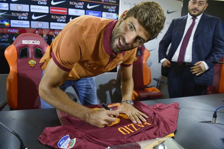 La Roma presenta Fazio: «Testa al Porto»