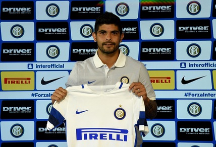 Inter, presentato Banega