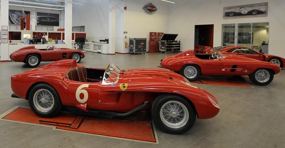 F1, Scuderia Ferrari ricorda il Drake: «Forever Here»