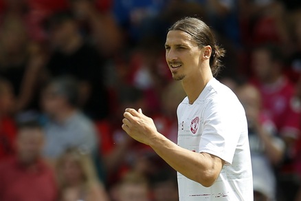 Manchester United, esordio in Premier per Ibra. Applausi per Mourinho