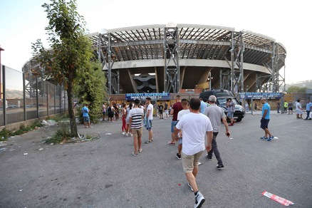 Napoli, San Paolo: cinque milioni e si parte