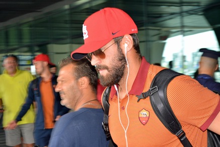 Roma, i convocati per il Porto. Fuori Vainqueur