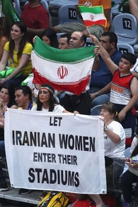 Rio 2016, striscione durante match di pallavolo: «Donne iraniane, tifate!»