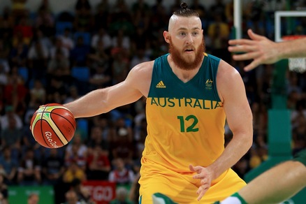 Basket, Australia show, Lituania travolta