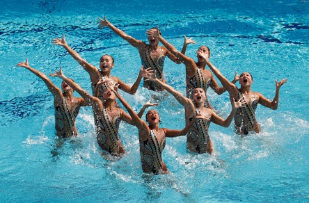 Olimpiadi nuoto sincronizzato, che spettacolo in piscina
