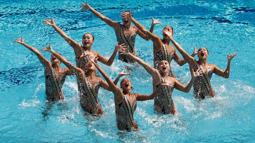 Olimpiadi nuoto sincronizzato, che spettacolo in piscina