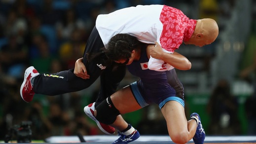 Rio 2016 lotta femminile: Risako Kawai festeggia l'oro mettendo ko il coach
