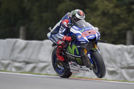 MotoGp Brno: Lorenzo leader in terze libere, Rossi 5°